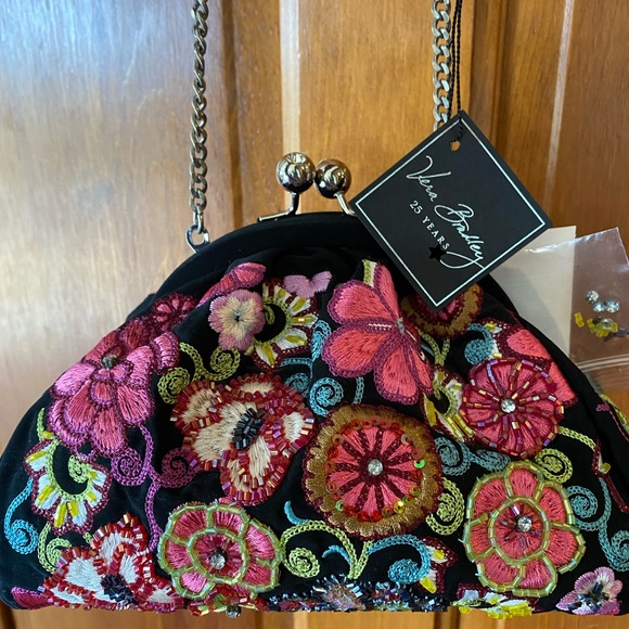 Vera Bradley Handbags - Vera Bradley 25th Anniversary Flower purse